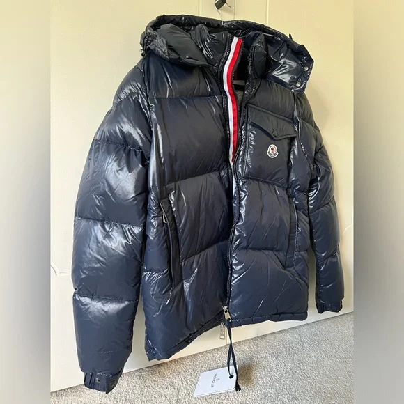 Moncler Montbeliard Short
Down jacket - Picture 3 of 9